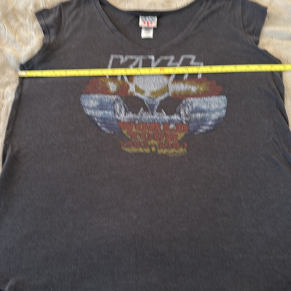 Junk Food Kiss World Tour V-Neck Tee - Large - Picture 4 of 7
